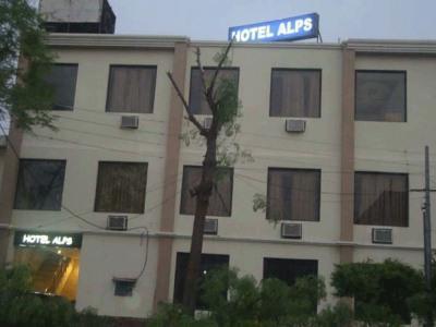 Alps Hotel Chandigarh Ngoại thất bức ảnh